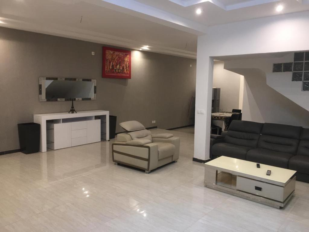 Saly - Villa Kage 6 Chambres -Clim-Wifi-Eau Chaude-Billard-Babyfoot-Ping Pong-Canal - Electricite Non Comprise Екстериор снимка